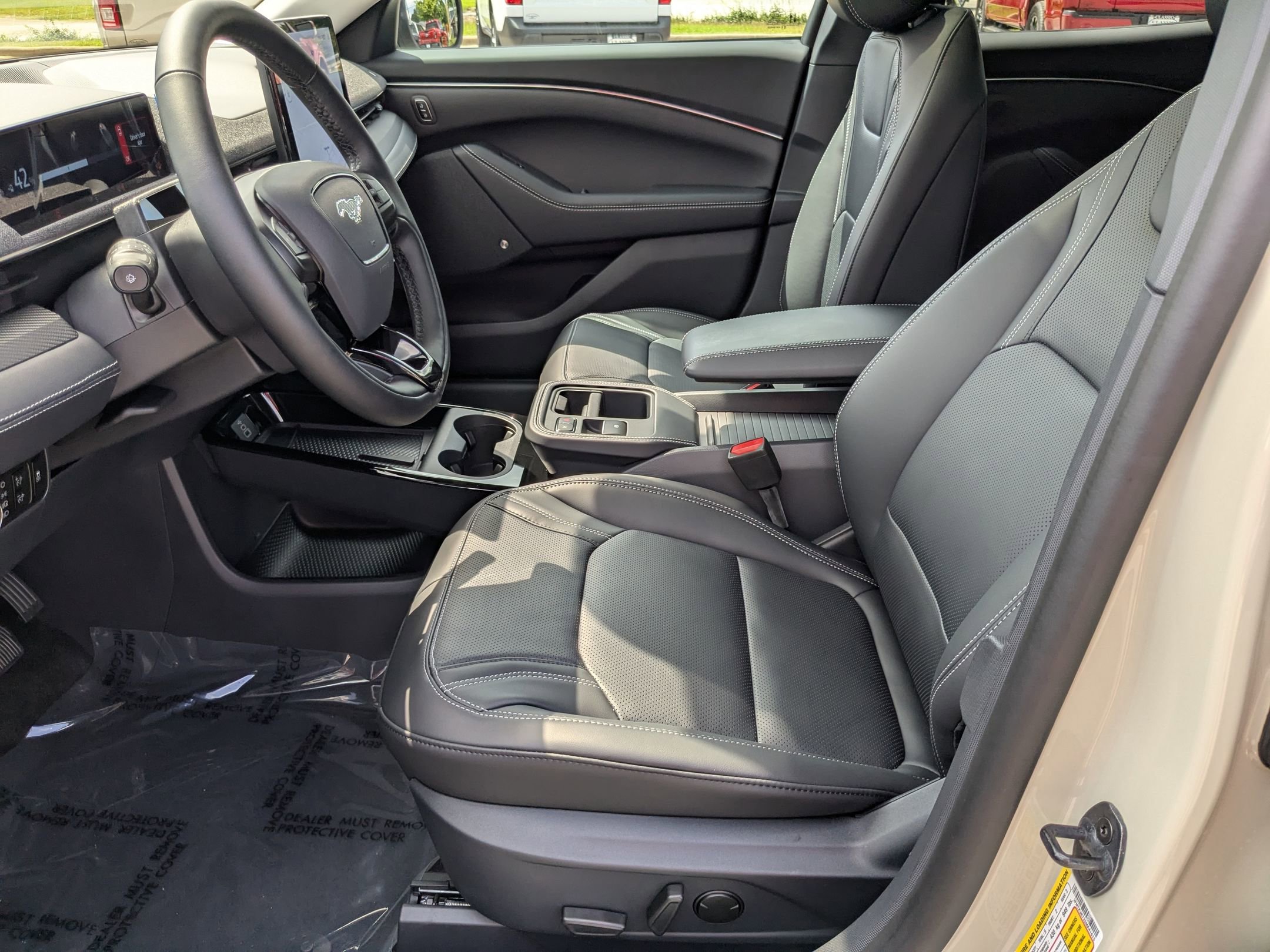 2025 Ford Mustang Mach-E Premium photo 14