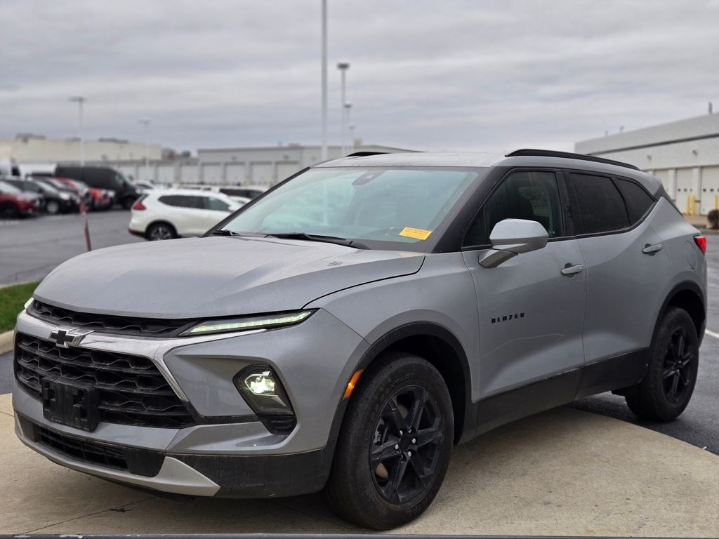 2024 Chevrolet Blazer 2LT photo 2