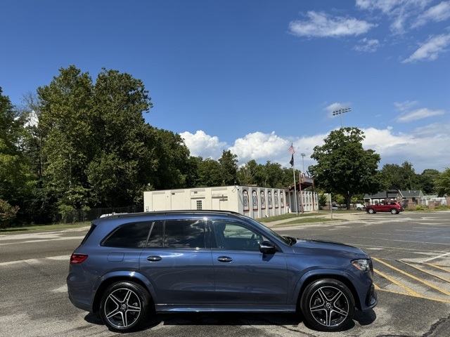 2024 Mercedes Benz GLS 450 4MATIC photo 4