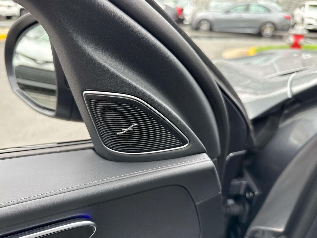 2025 Mercedes Benz C 300 4MATIC photo 35