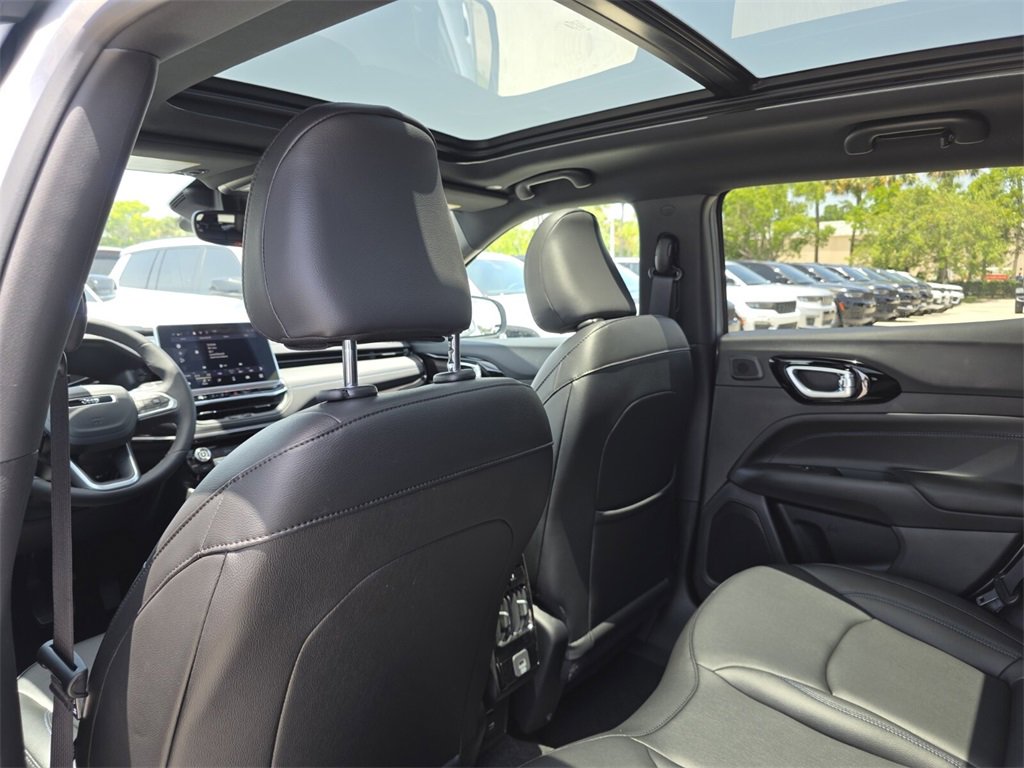 2025 Jeep Compass Limited photo 8