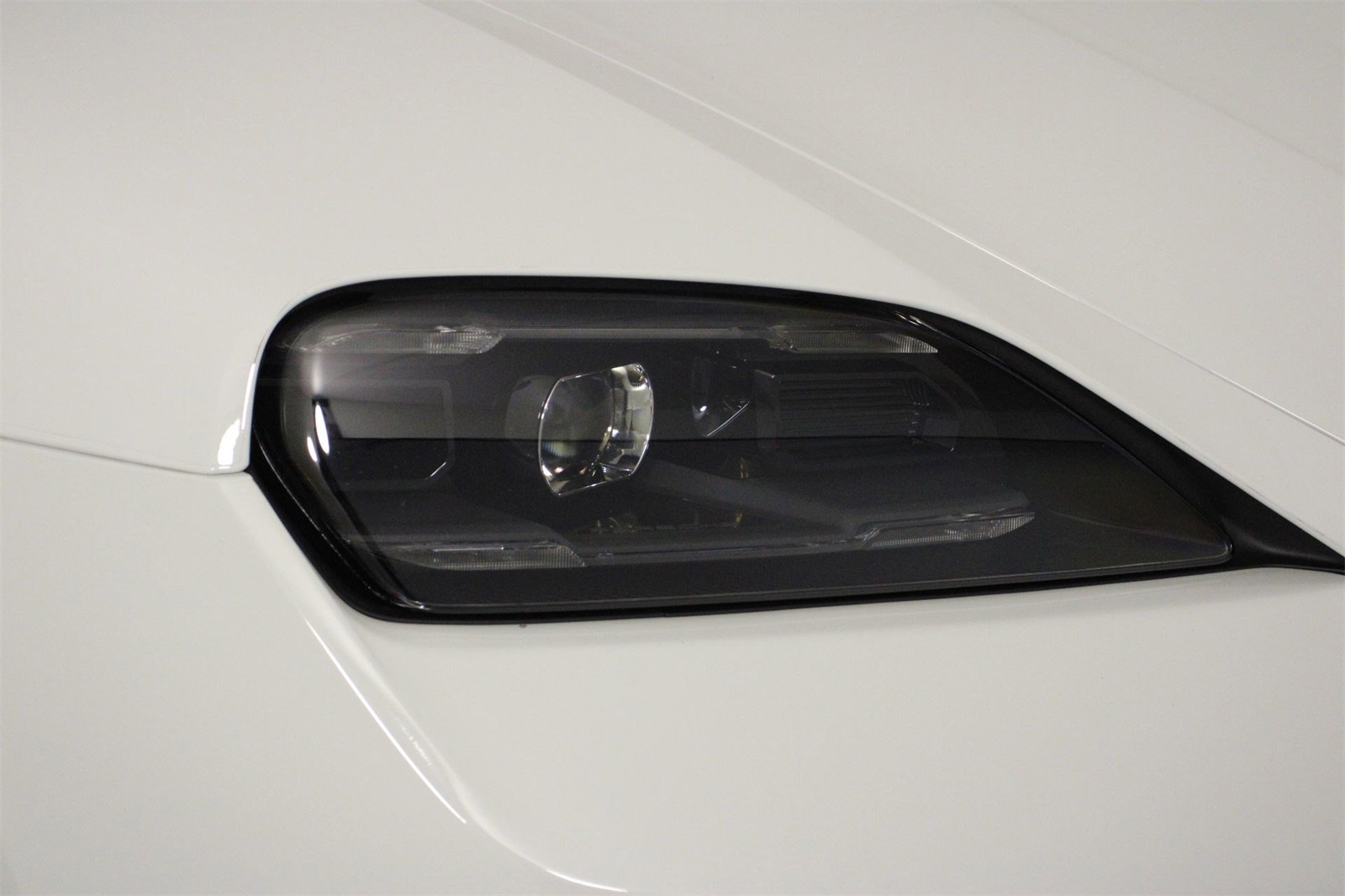 2025 Porsche Taycan photo 22