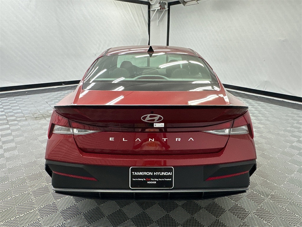 2025 Hyundai Elantra SEL Sport photo 4
