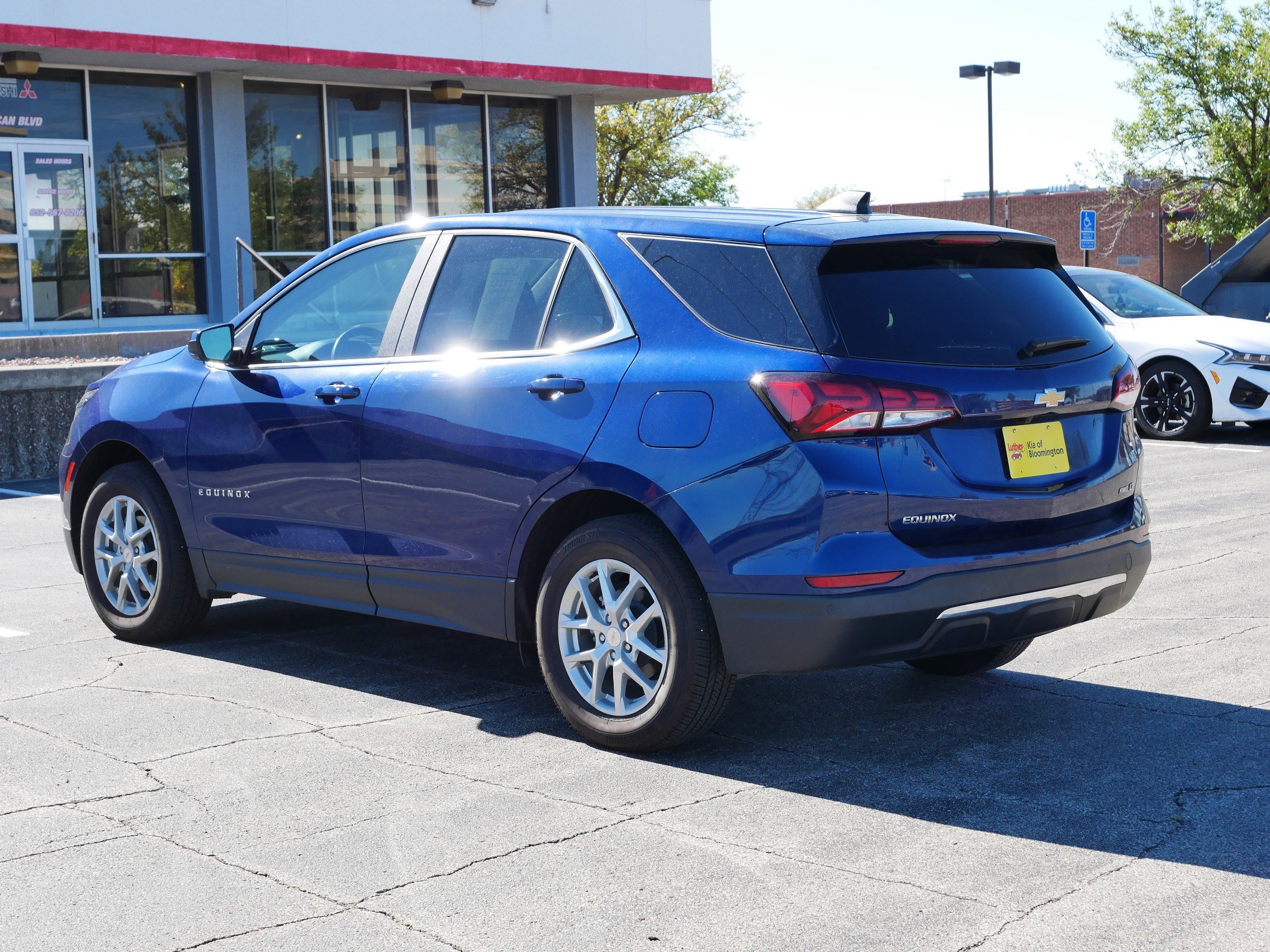 2023 Chevrolet Equinox LT photo 2