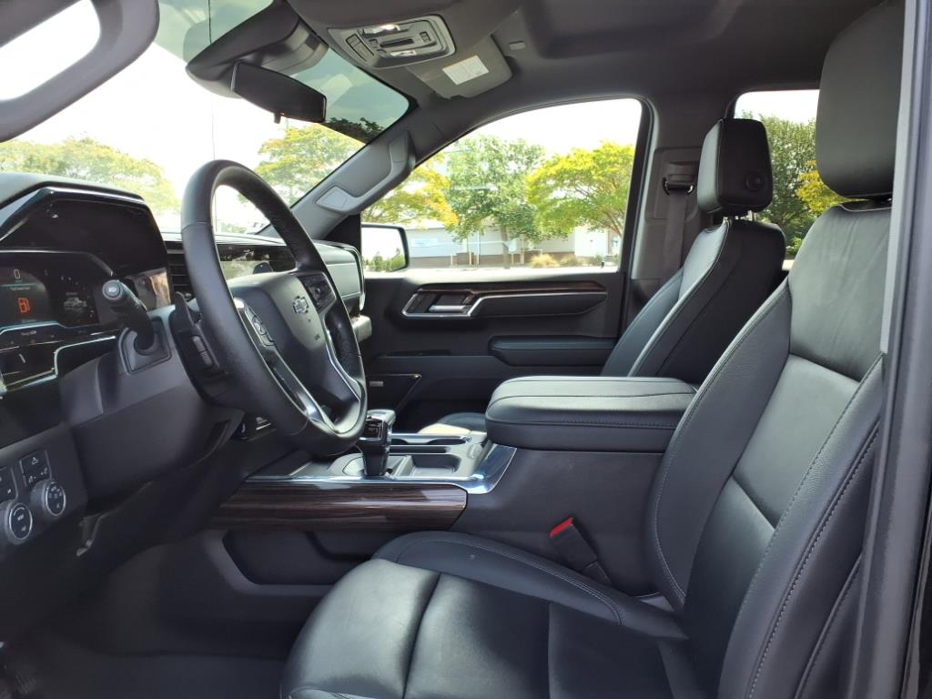 2024 Chevrolet Silverado 1500 RST photo 7