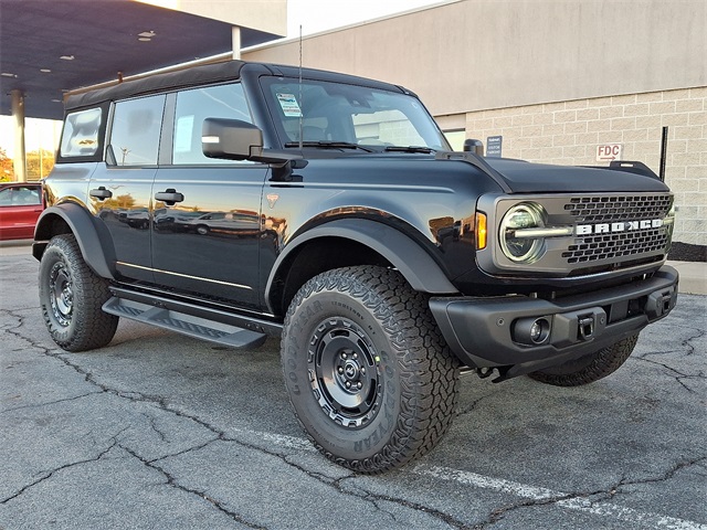 2025 Ford Bronco Badlands photo 2