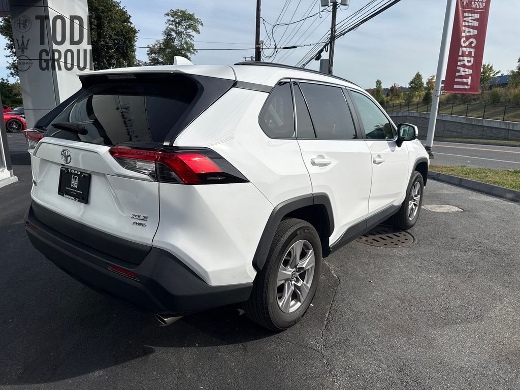 2023 Toyota RAV4 XLE photo 5