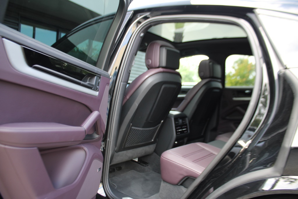 2025 Porsche Cayenne Coupe Base photo 34