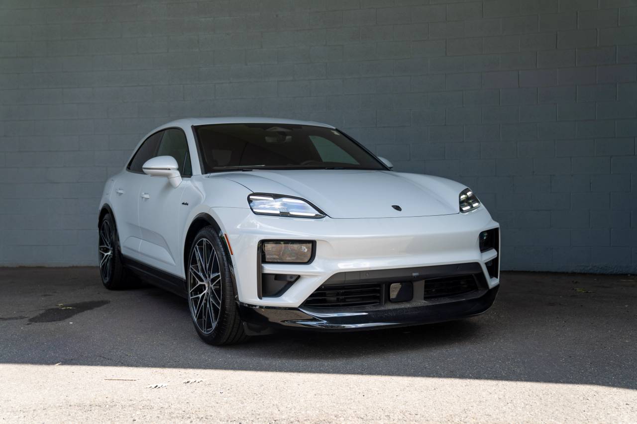 2025 Porsche Macan Turbo Electric photo 14