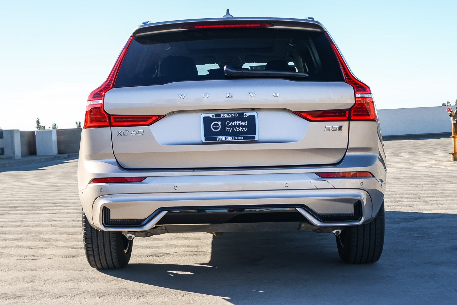 2025 Volvo XC60 B5 Plus photo 3