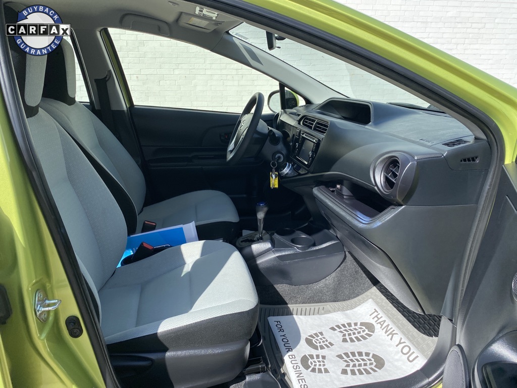 2016 Toyota Prius C One photo 12