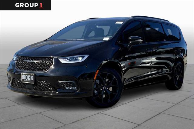 2026 Chrysler Pacifica Limited's photo