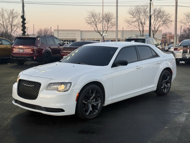 2023 Chrysler 300 Touring's photo