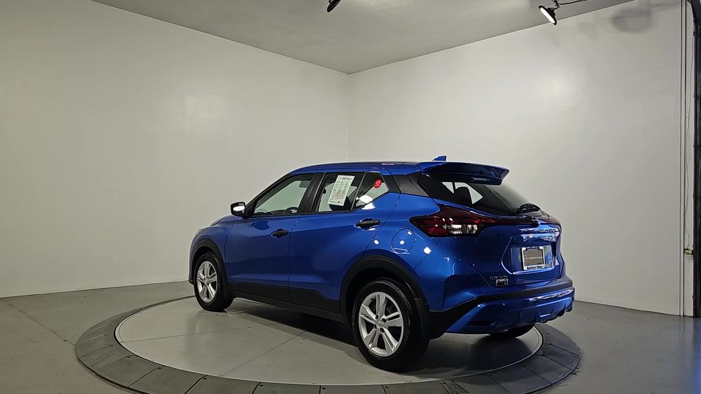2024 Nissan Kicks S photo 3