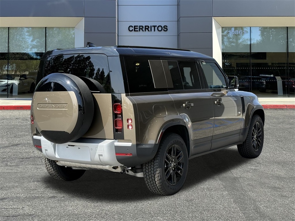 2025 Land Rover Defender 110 S photo 5