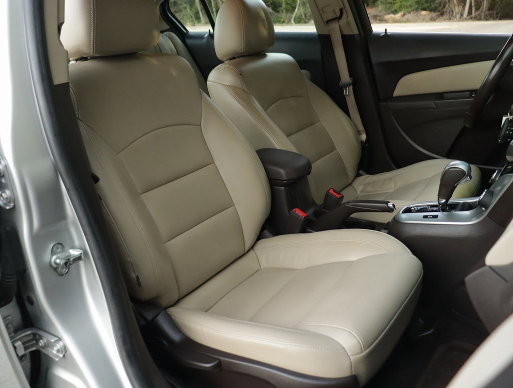 2015 Chevrolet Cruze LT photo 24
