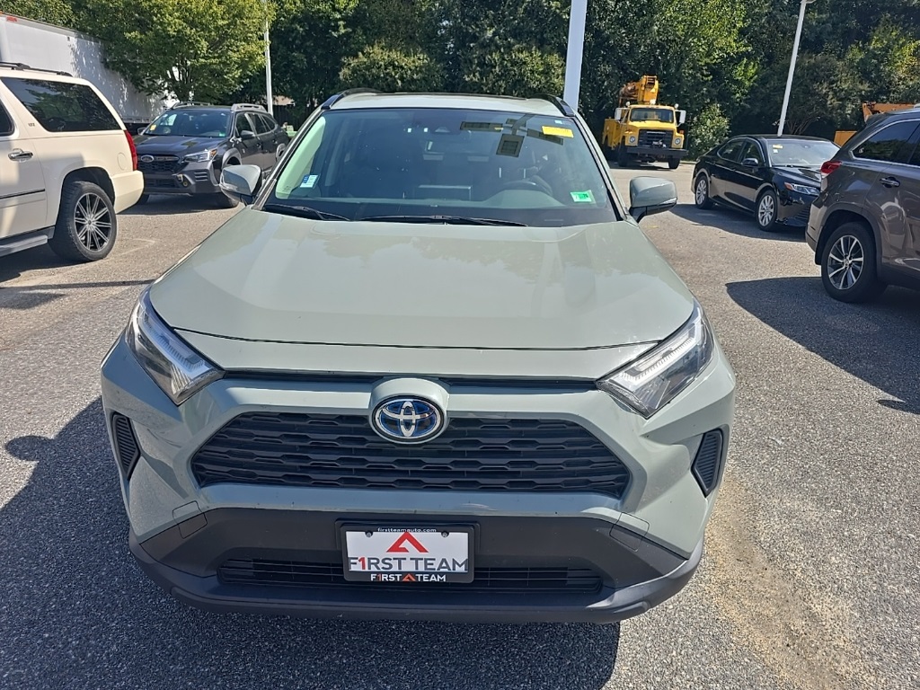 2022 Toyota RAV4 Hybrid XLE photo 2