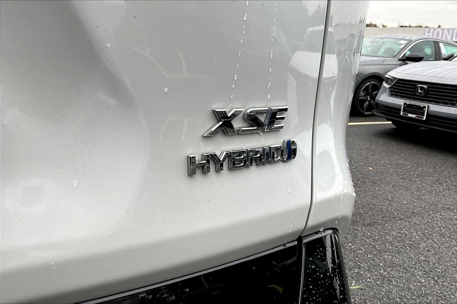 2023 Toyota RAV4 Hybrid XSE photo 6
