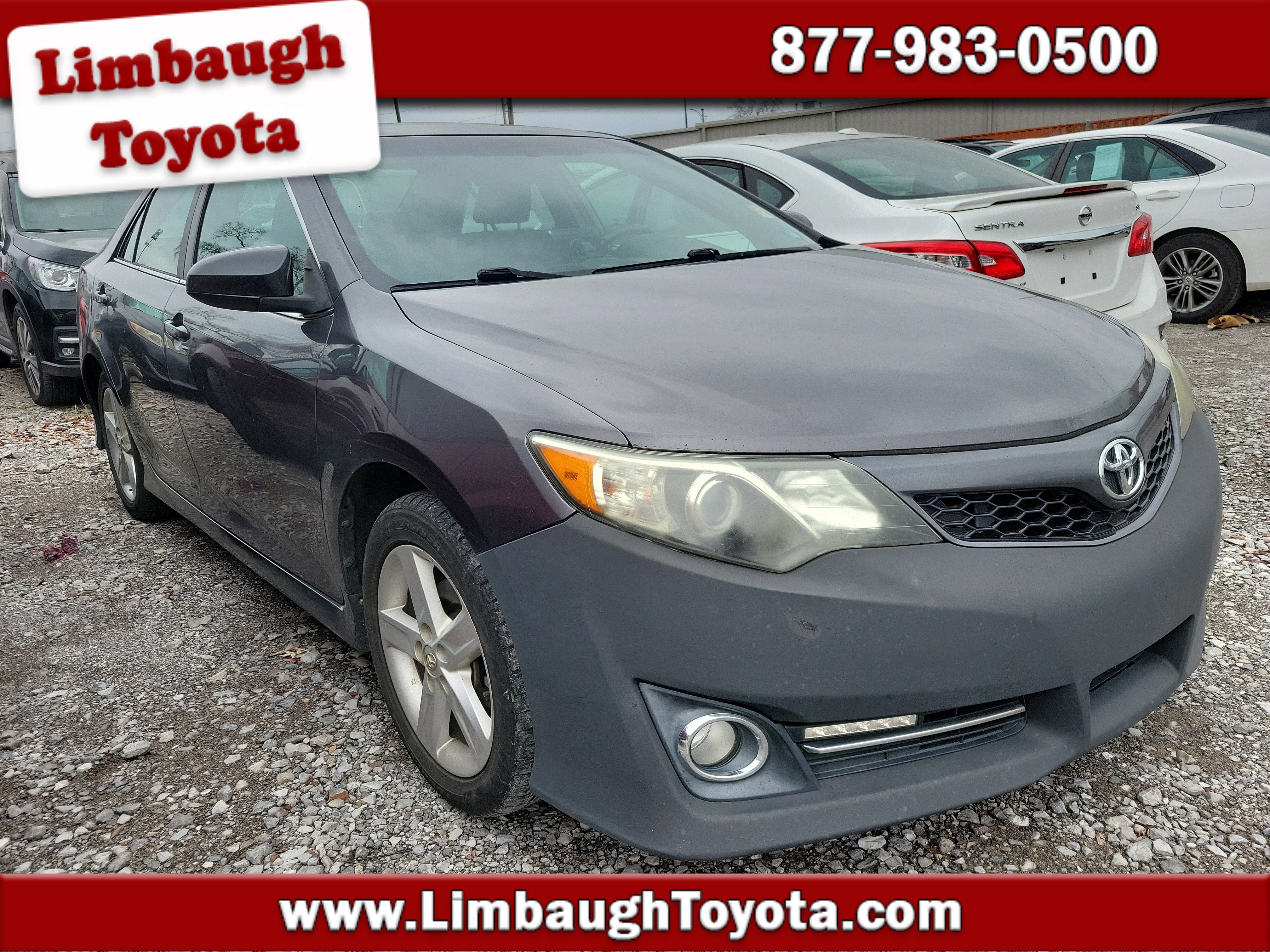 2014 Toyota Camry SE's photo