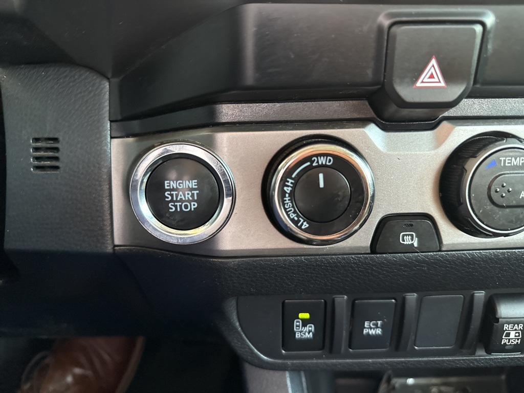 2023 Toyota Tacoma SR5 photo 13