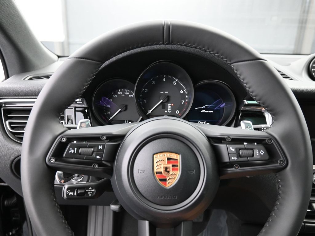 2026 Porsche Macan T photo 5