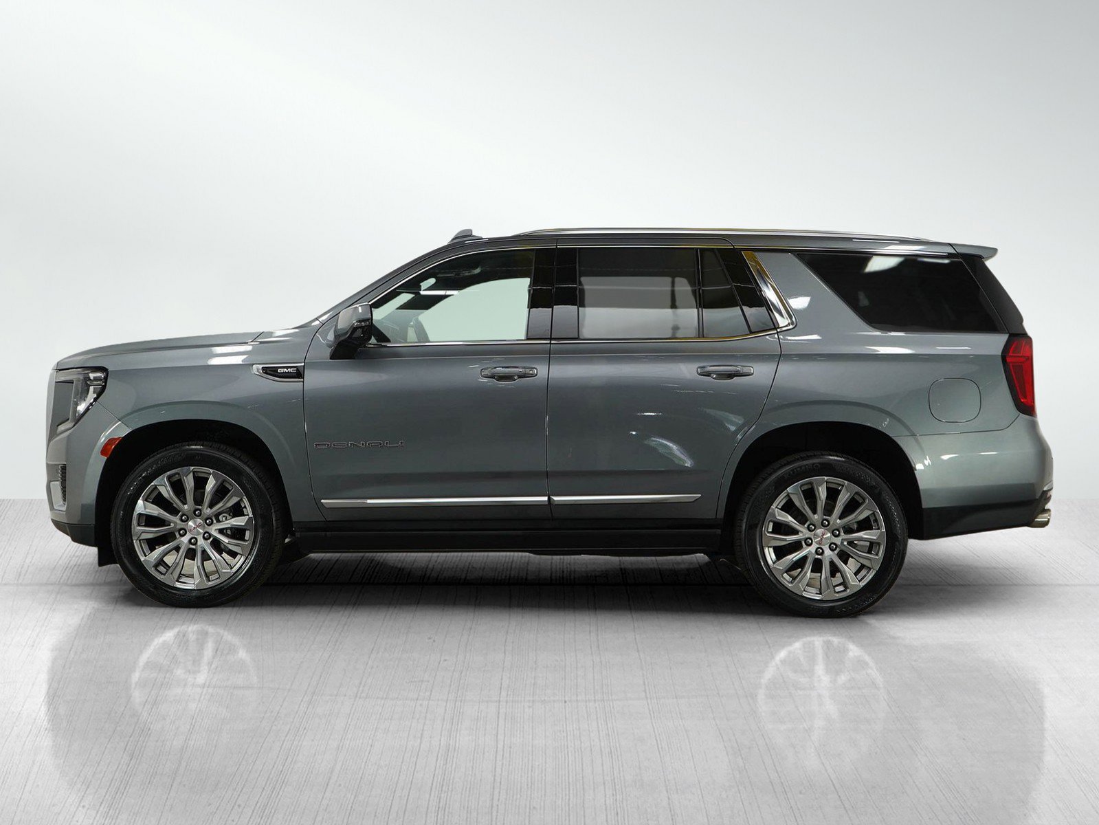 Used 2022 GMC Yukon Denali with VIN 1GKS2DKL3NR228499 for sale in Roseville, Minnesota