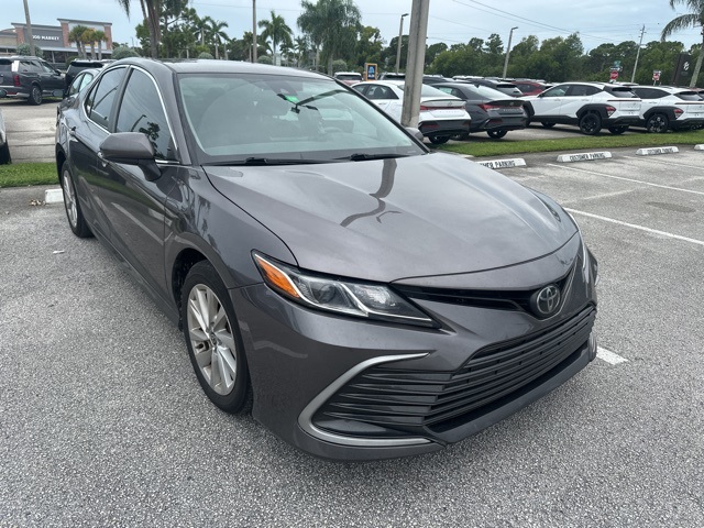 2023 Toyota Camry LE photo 3