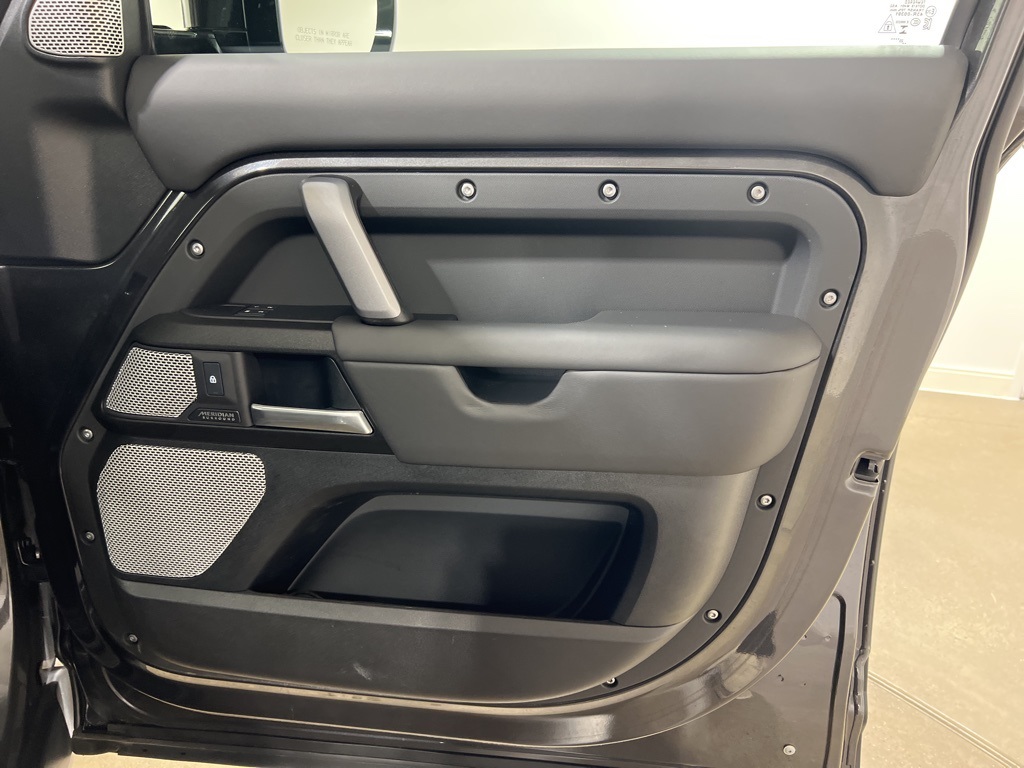 2024 Land Rover Defender 130 V8 photo 20