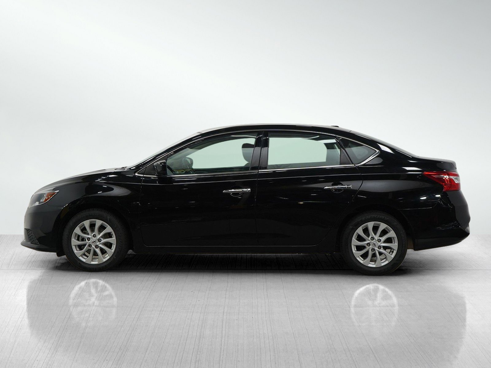 Used 2019 Nissan Sentra SV with VIN 3N1AB7AP4KY431620 for sale in Burnsville, Minnesota