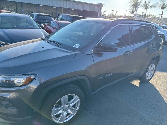 2022 Jeep Compass Latitude photo 2