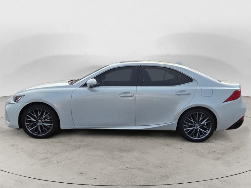 2017 Lexus IS 200t photo 4