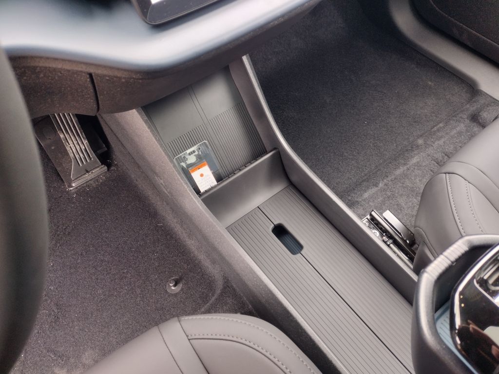 2025 VOLVO EX30 - Image 12