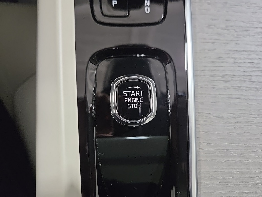 2024 Volvo XC60 B5 Plus photo 13