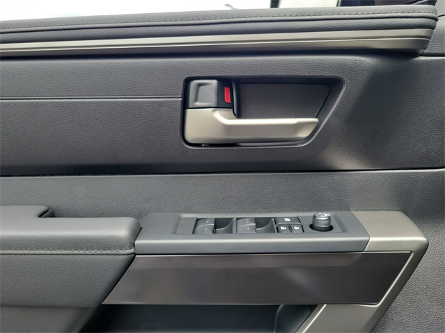2025 Toyota Tundra SR5 CrewMax photo 16