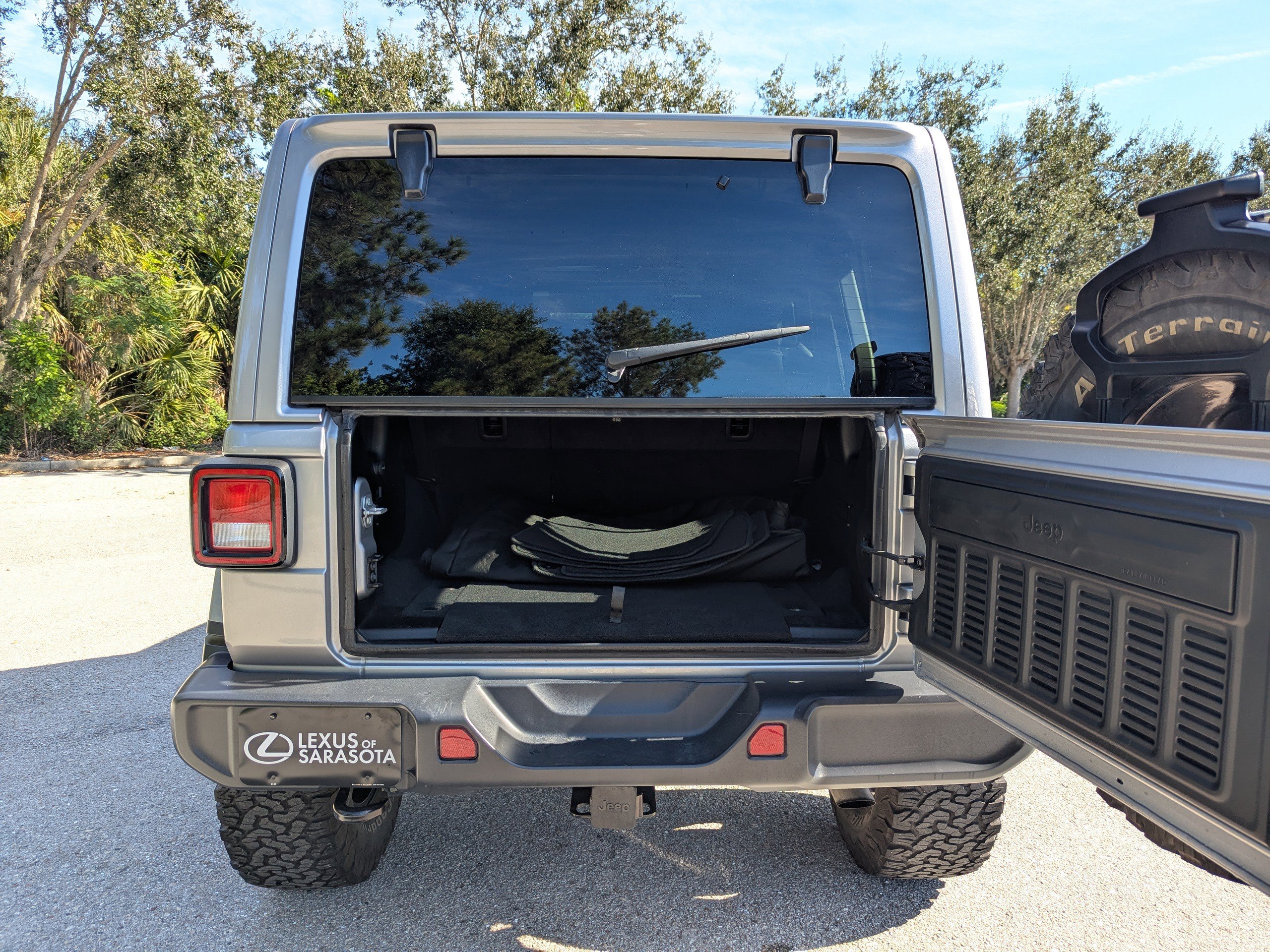 2021 Jeep Wrangler Unlimited Sahara Altitude photo 12