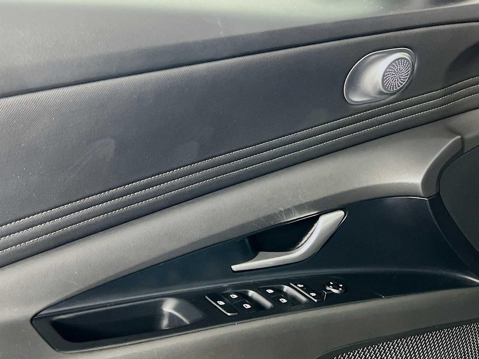 2024 Hyundai Elantra SEL Convenience photo 17
