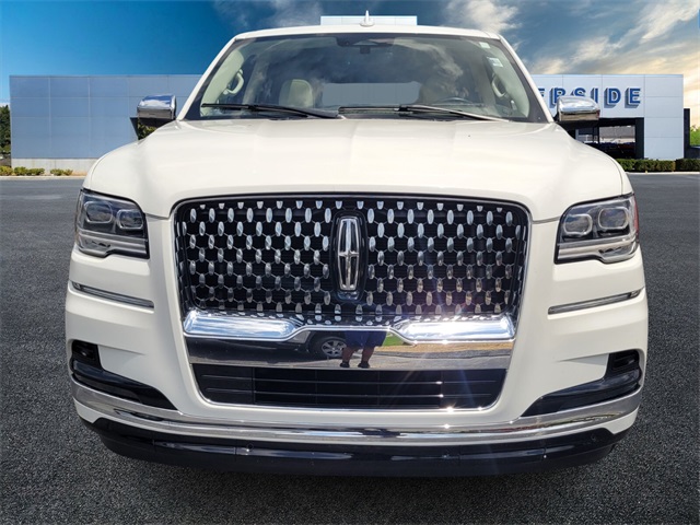 2022 Lincoln Navigator Black Label photo 2