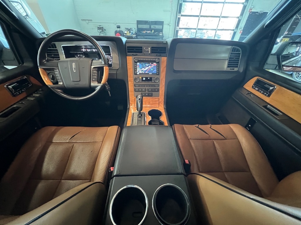 2014 Lincoln Navigator Base photo 21