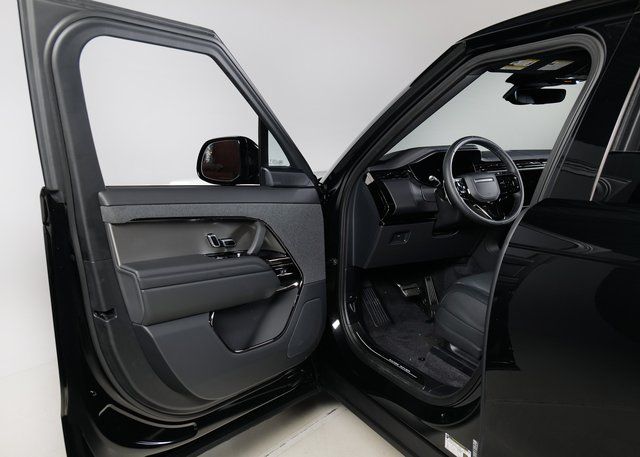 2025 Land Rover Range Rover Sport SE photo 14