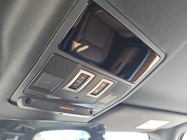 2024 Land Rover Defender 110 photo 45