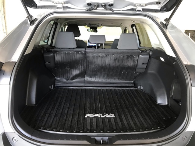 2024 Toyota RAV4 Hybrid XLE photo 3