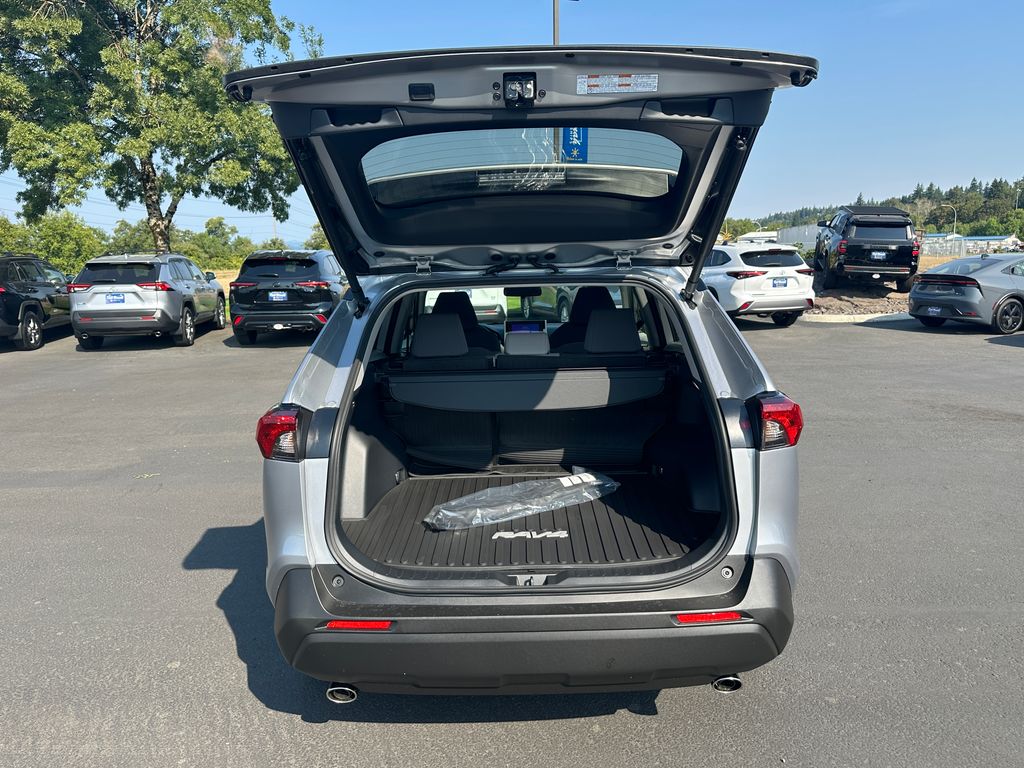 2025 Toyota RAV4 Hybrid XLE photo 11
