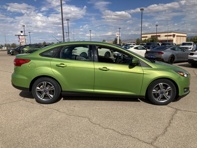 2018 Ford Focus SE photo 2