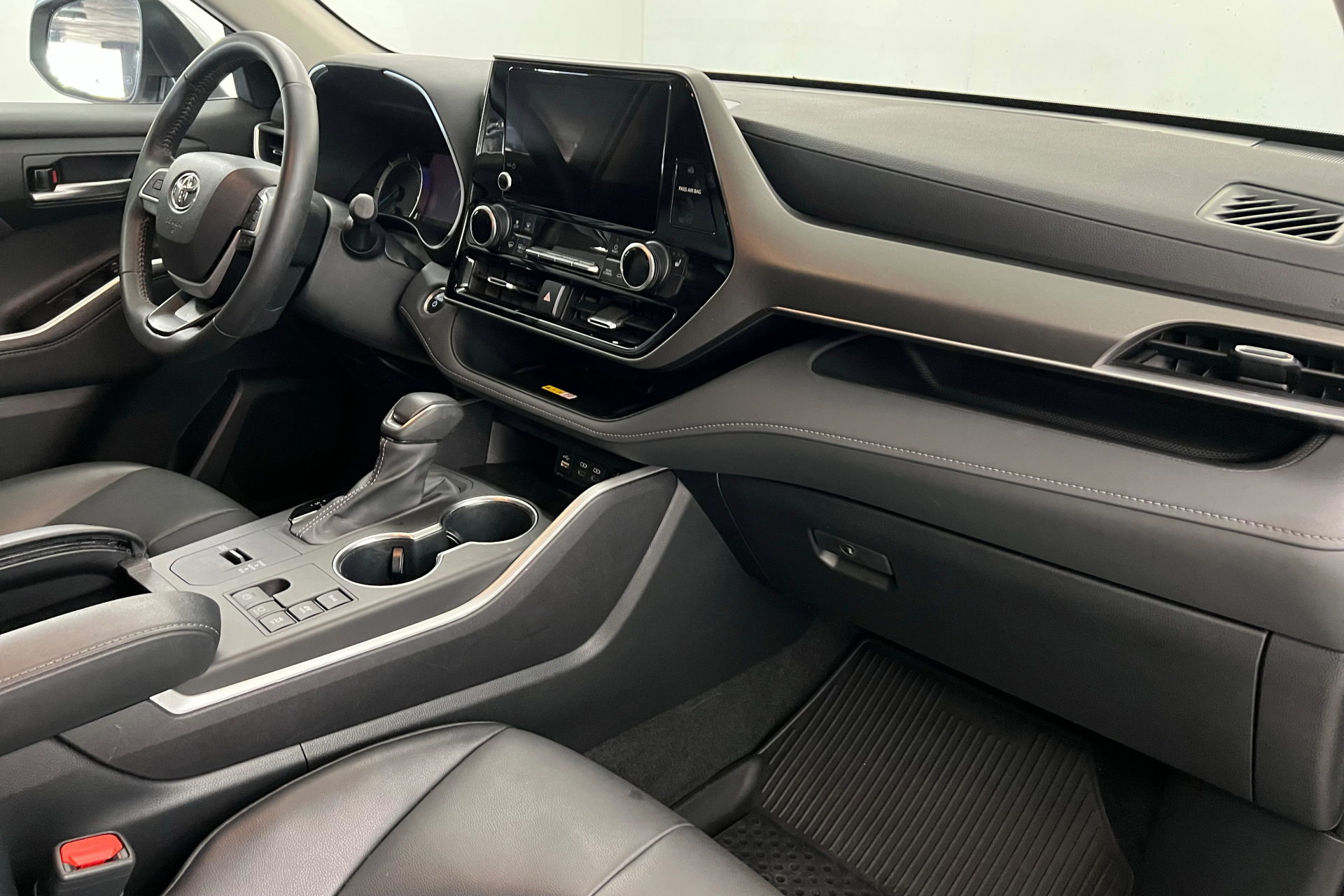 2024 Toyota Highlander Hybrid XLE photo 25