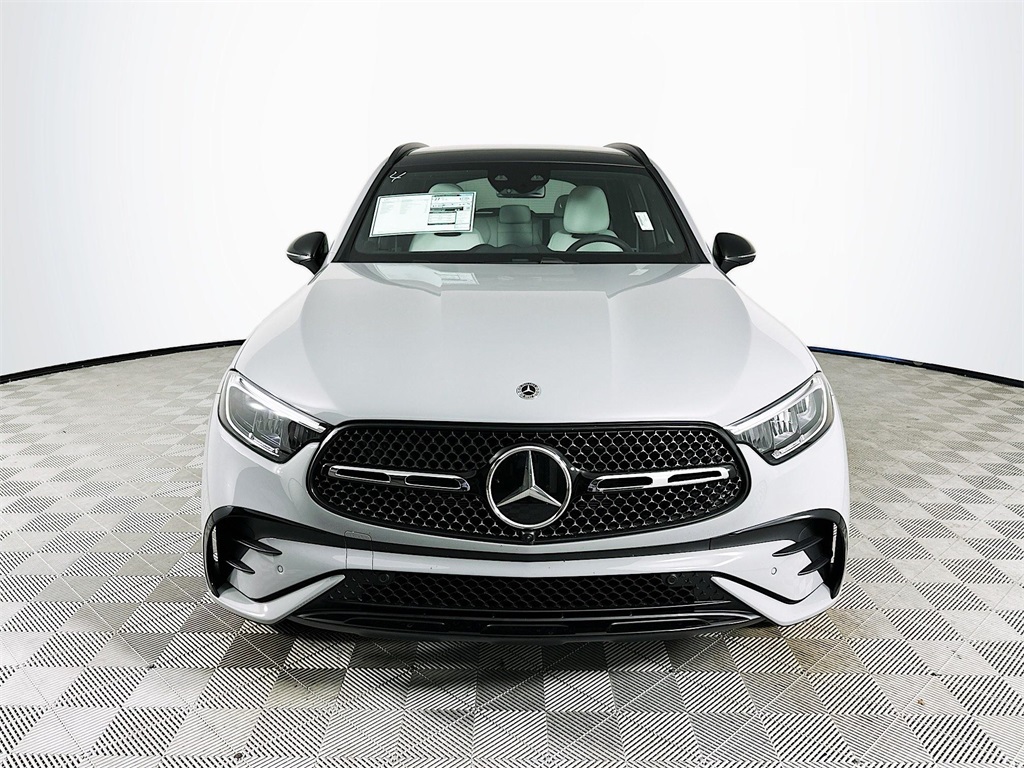 2025 Mercedes Benz GLC 300 photo 2
