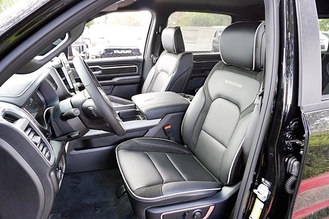 New 2026 Diamond Black Crystal Pearl-Coat Exterior Paint RAM Laramie image 20