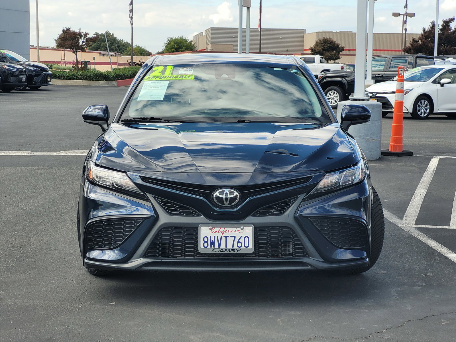 2021 Toyota Camry SE photo 2
