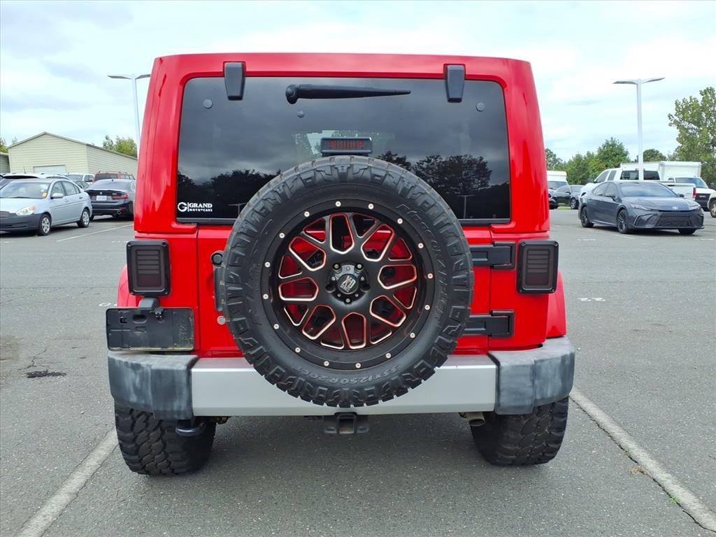 2015 Jeep Wrangler Unlimited Sahara photo 5