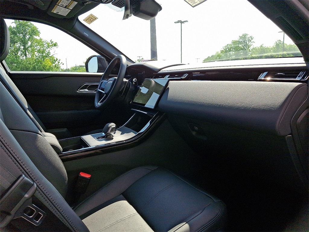 2026 Land Rover Range Rover Velar SE photo 6