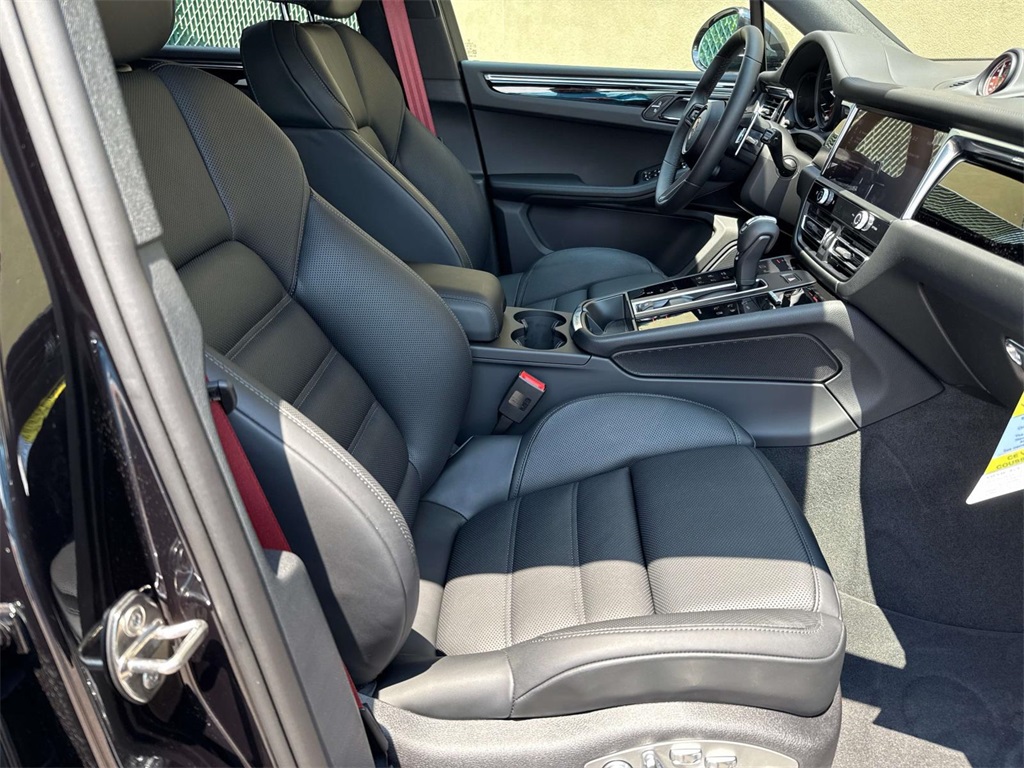 2025 Porsche Macan S photo 15
